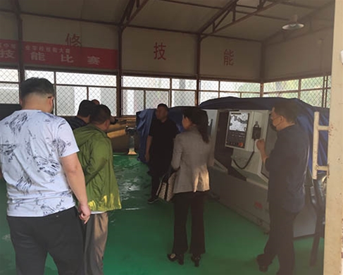 和靈石縣第一職業(yè)高中校領(lǐng)導在?？疾? /></div>
		<h2 id=