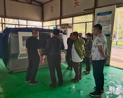 和靈石縣第一職業(yè)高中校領導在校考察